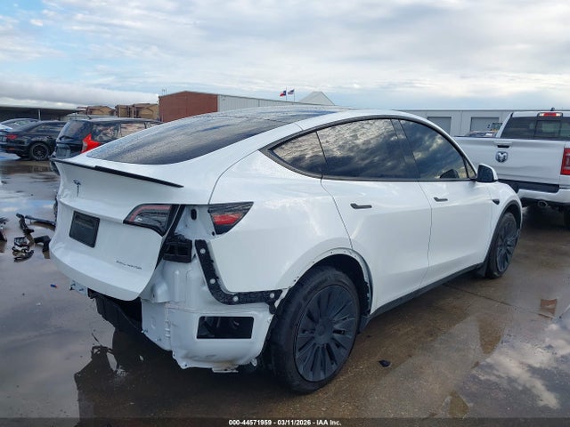 Продажа на аукционе авто 2024 Tesla Model Y Long Range Dual Motor All-wheel Drive, vin: 7SAYGAEE4RF111001, номер лота: 44571959