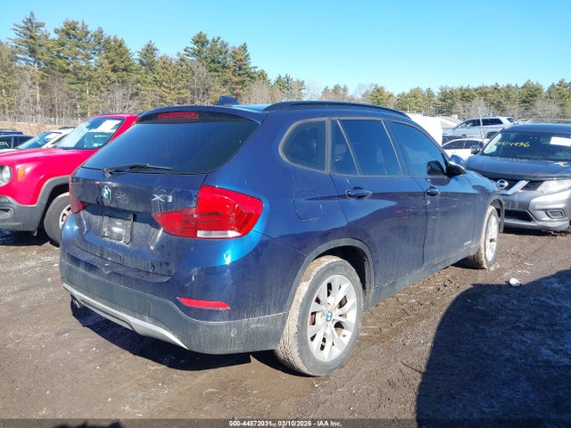 2014 BMW X1 WBAVL1C5XEVY13234 Photo 3