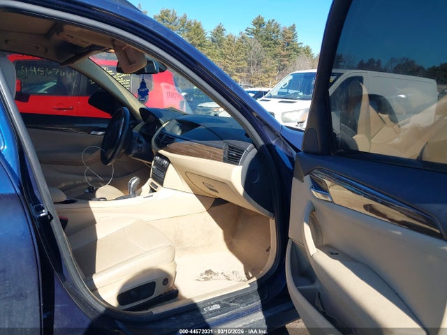 2014 BMW X1 WBAVL1C5XEVY13234 Photo 4