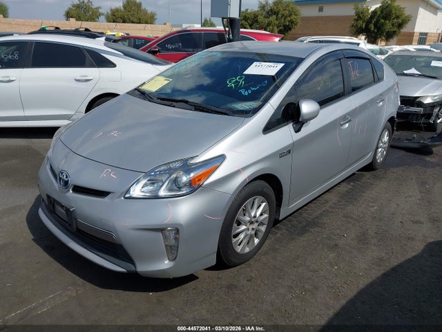 Toyota PRIUS PLUG-IN 2014 JTDKN3DP3E3060430 Image 2