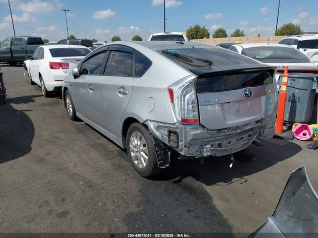Toyota PRIUS PLUG-IN 2014 JTDKN3DP3E3060430 Image 3
