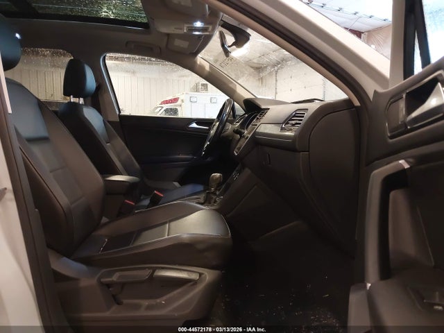2018 Volkswagen Tiguan 2.0t Se/2.0t Sel მანქანა იყიდება აუქციონზე, vin: 3VV2B7AX3JM013901, აუქციონის ნომერი: 44572178