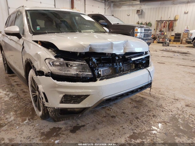 2018 Volkswagen Tiguan 2.0t Se/2.0t Sel მანქანა იყიდება აუქციონზე, vin: 3VV2B7AX3JM013901, აუქციონის ნომერი: 44572178
