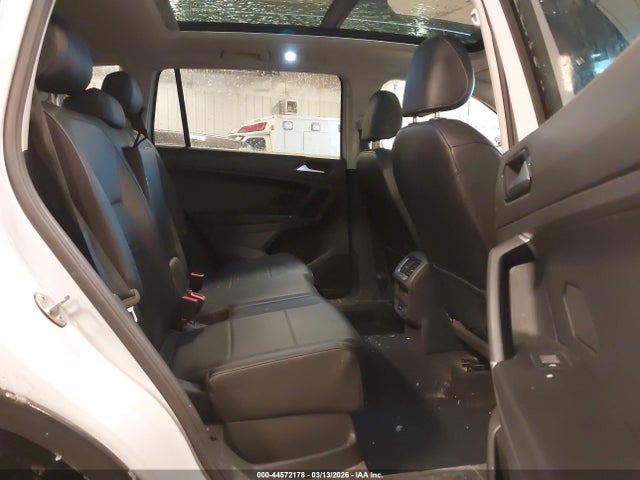 2018 Volkswagen Tiguan 2.0t Se/2.0t Sel მანქანა იყიდება აუქციონზე, vin: 3VV2B7AX3JM013901, აუქციონის ნომერი: 44572178