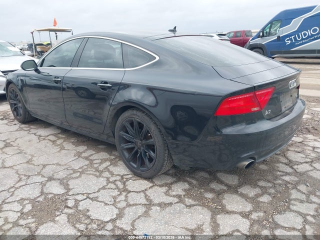2013 AUDI A7 WAUYGAFC4DN078986 Photo 2