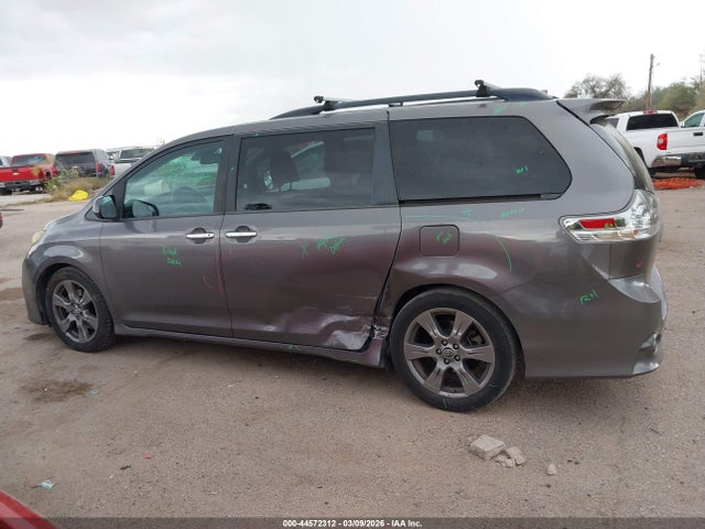 5TDXZ3DC1JS911057 Toyota Sienna Se 8 Passenger