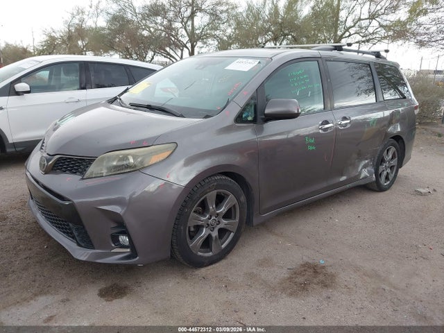5TDXZ3DC1JS911057 Toyota Sienna Se 8 Passenger