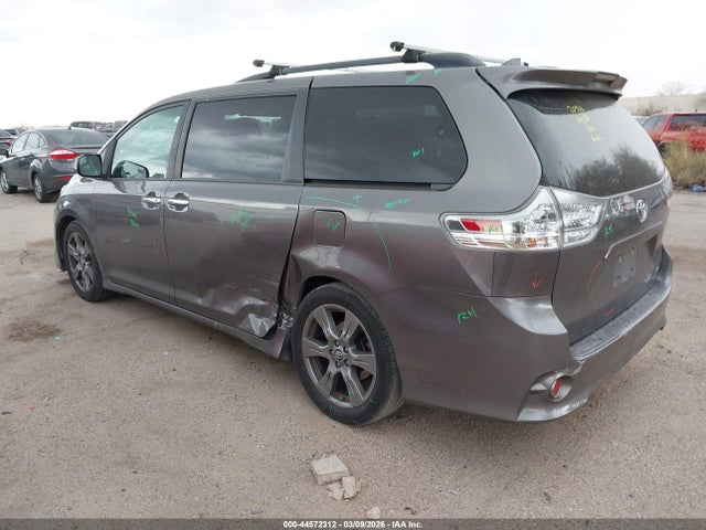 5TDXZ3DC1JS911057 Toyota Sienna Se 8 Passenger