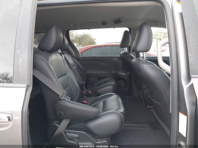 5TDXZ3DC1JS911057 Toyota Sienna Se 8 Passenger
