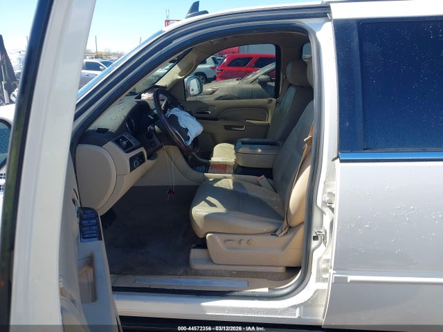 44572356 :رقم المزاد ، 1GYS4CEF6DR159466 vin ، 2013 Cadillac Escalade Premium مزاد بيع