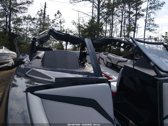 AWRG9862G617 Axis Wake
