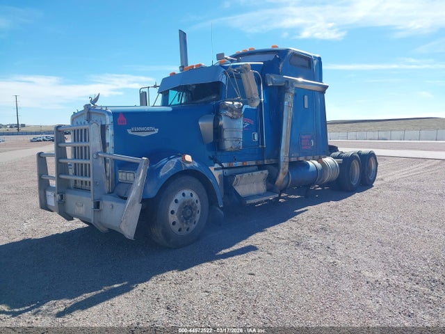 44572522 :رقم المزاد ، 1XKWDB9XXYR821998 vin ، 2000 Kenworth Construction W900 مزاد بيع