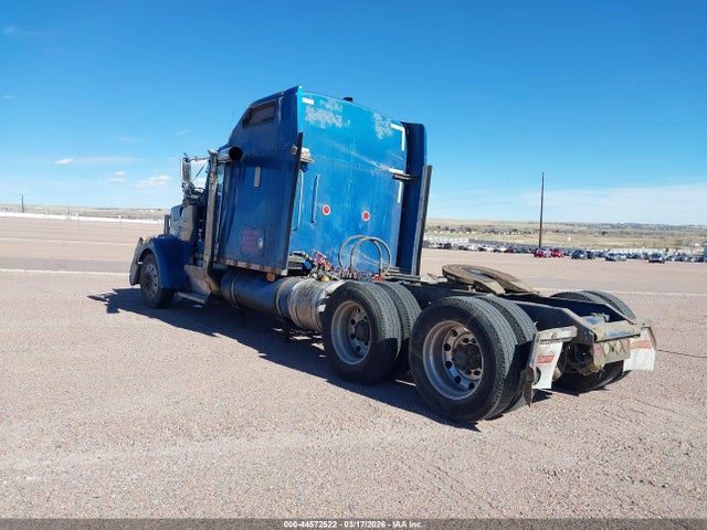 44572522 :رقم المزاد ، 1XKWDB9XXYR821998 vin ، 2000 Kenworth Construction W900 مزاد بيع
