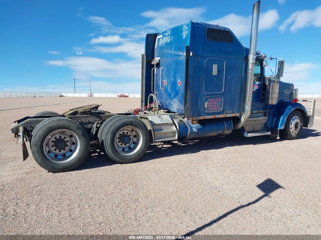 44572522 :رقم المزاد ، 1XKWDB9XXYR821998 vin ، 2000 Kenworth Construction W900 مزاد بيع
