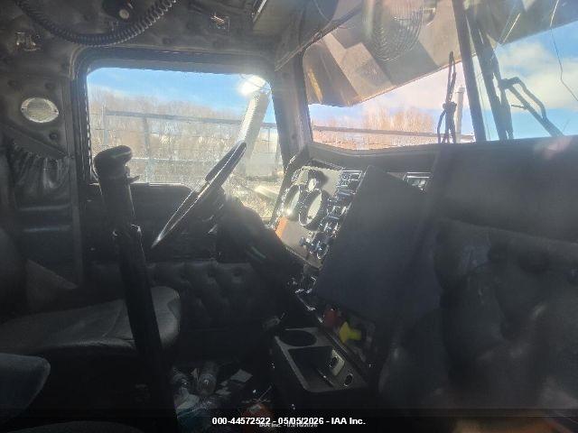 44572522 :رقم المزاد ، 1XKWDB9XXYR821998 vin ، 2000 Kenworth Construction W900 مزاد بيع