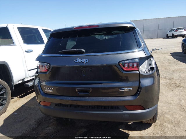 44572581 :رقم المزاد ، 3C4NJDFB9NT165882 vin ، 2022 Jeep Compass Latitude Lux 4x4 مزاد بيع
