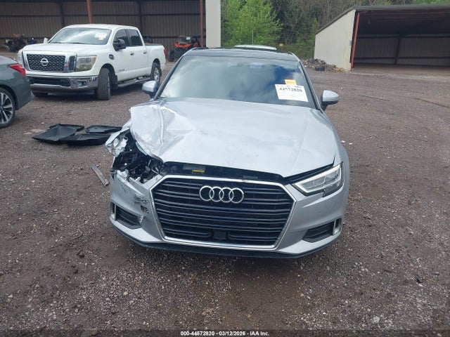 44572820 :رقم المزاد ، WAUAUGFF8K1013229 vin ، 2019 Audi A3 40 Premium/40 Titanium Premium مزاد بيع