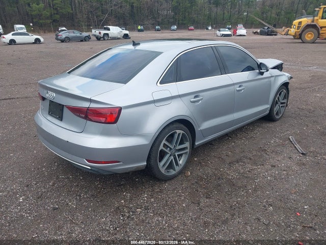 44572820 :رقم المزاد ، WAUAUGFF8K1013229 vin ، 2019 Audi A3 40 Premium/40 Titanium Premium مزاد بيع