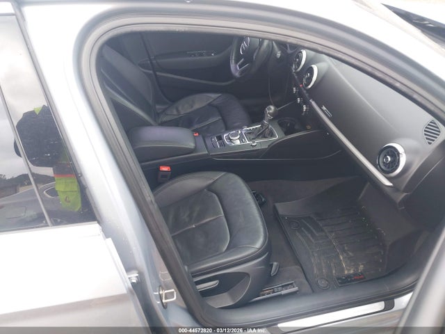 44572820 :رقم المزاد ، WAUAUGFF8K1013229 vin ، 2019 Audi A3 40 Premium/40 Titanium Premium مزاد بيع