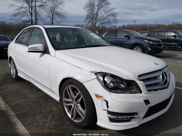 44572858 :رقم المزاد ، WDDGF8AB6DG146904 vin ، 2013 Mercedes-benz C 300 Sport 4matic مزاد بيع