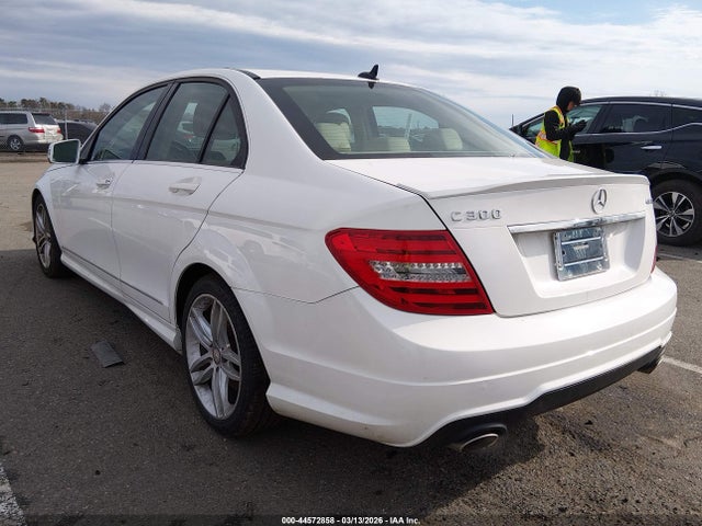 44572858 :رقم المزاد ، WDDGF8AB6DG146904 vin ، 2013 Mercedes-benz C 300 Sport 4matic مزاد بيع
