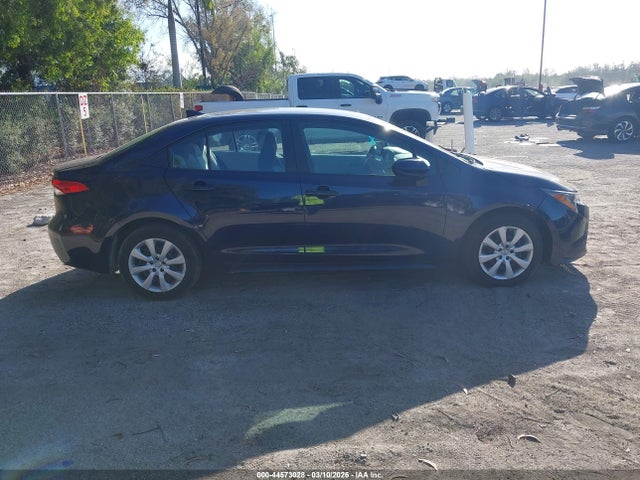 44573028 :رقم المزاد ، 5YFEPMAE1NP324641 vin ، 2022 Toyota Corolla Le مزاد بيع