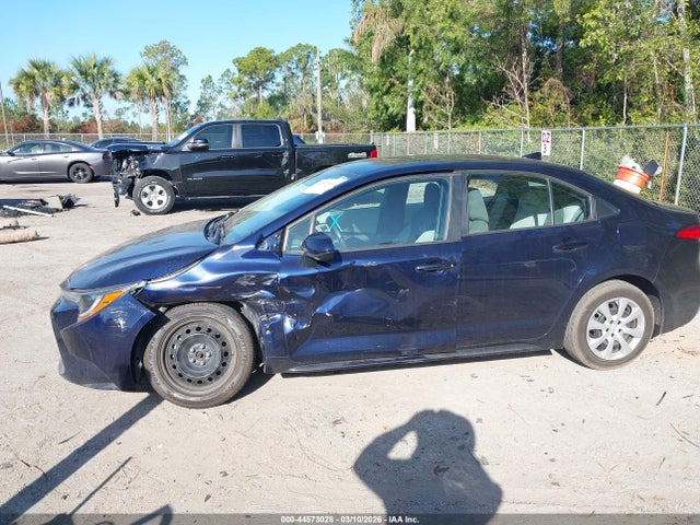 44573028 :رقم المزاد ، 5YFEPMAE1NP324641 vin ، 2022 Toyota Corolla Le مزاد بيع