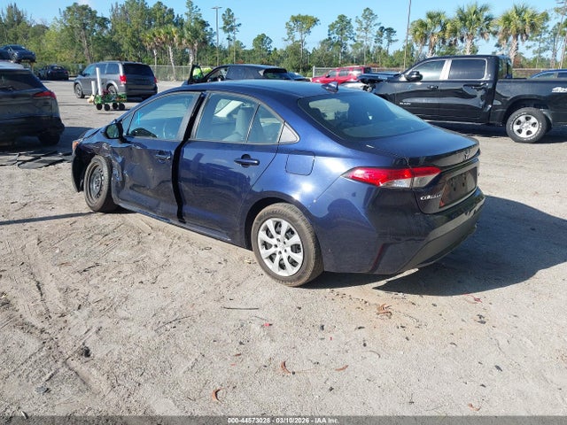 44573028 :رقم المزاد ، 5YFEPMAE1NP324641 vin ، 2022 Toyota Corolla Le مزاد بيع