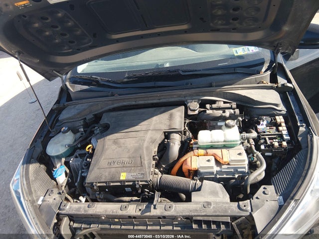 2019 HYUNDAI IONIQ HYBRID KMHC65LC2KU174870 Photo 9