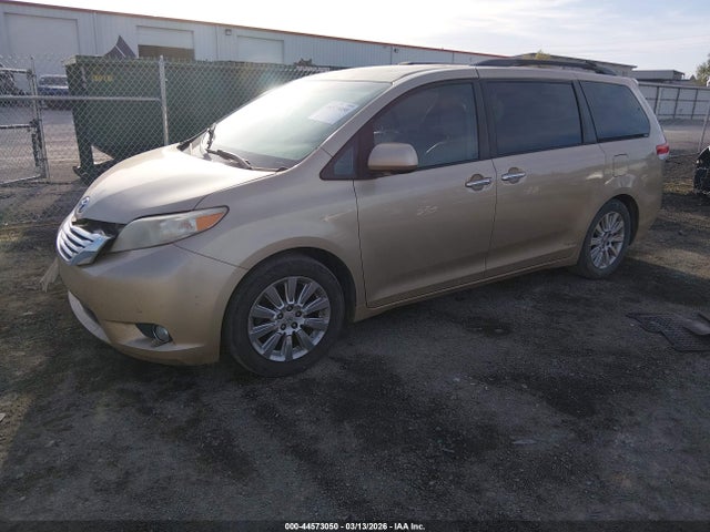 2011 TOYOTA SIENNA 5TDYK3DCXBS061536 Photo 1