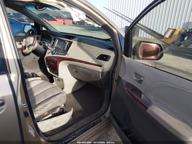2011 TOYOTA SIENNA 5TDYK3DCXBS061536 Photo 4