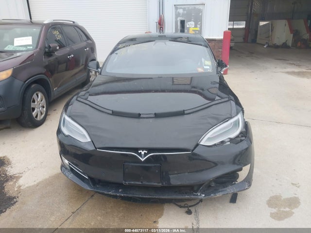 44573117 :رقم المزاد ، 5YJSA1E24JF245117 vin ، 2018 Tesla Model S 100d/75d/p100d مزاد بيع