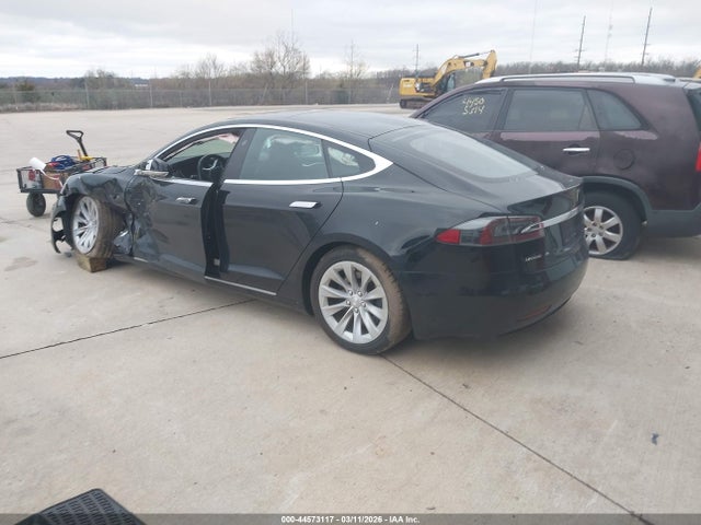 44573117 :رقم المزاد ، 5YJSA1E24JF245117 vin ، 2018 Tesla Model S 100d/75d/p100d مزاد بيع