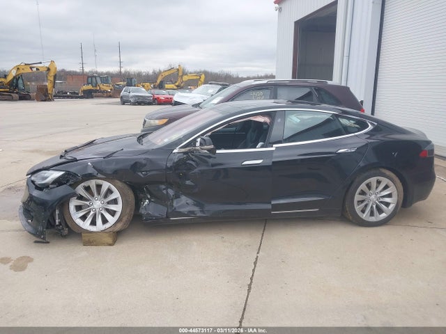44573117 :رقم المزاد ، 5YJSA1E24JF245117 vin ، 2018 Tesla Model S 100d/75d/p100d مزاد بيع