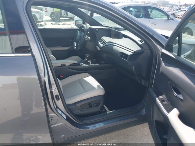 44573197 :رقم المزاد ، JTHU9JBH2K2001561 vin ، 2019 Lexus Ux 250h مزاد بيع