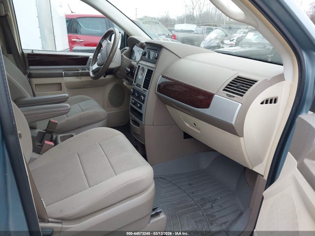 2010 Chrysler Town & Country Touring მანქანა იყიდება აუქციონზე, vin: 2A4RR5D15AR375932, აუქციონის ნომერი: 44573248
