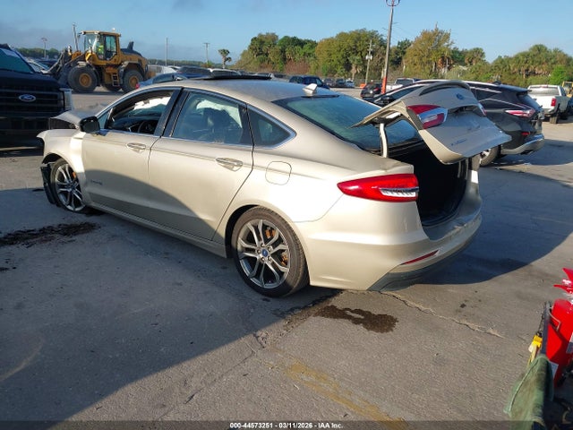 2019 FORD FUSION HYBRID 3FA6P0RU0KR257552 Photo 2