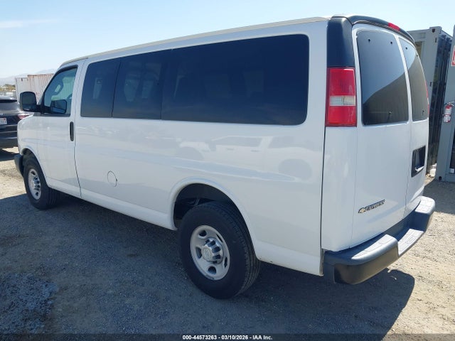 Chevrolet Express 2500 Ls 2017 1GNWGEFG9H1288847 Image 3