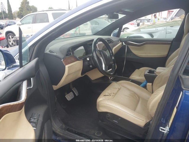Продаж на аукціоні авто 2016 Tesla Model X 75d/p100d/p90d, vin: 5YJXCBE4XGF006994, номер лоту: 44573292