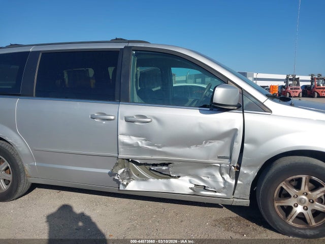 44573560 :رقم المزاد ، 2A8HR54PX8R758239 vin ، 2008 Chrysler Town & Country Touring مزاد بيع