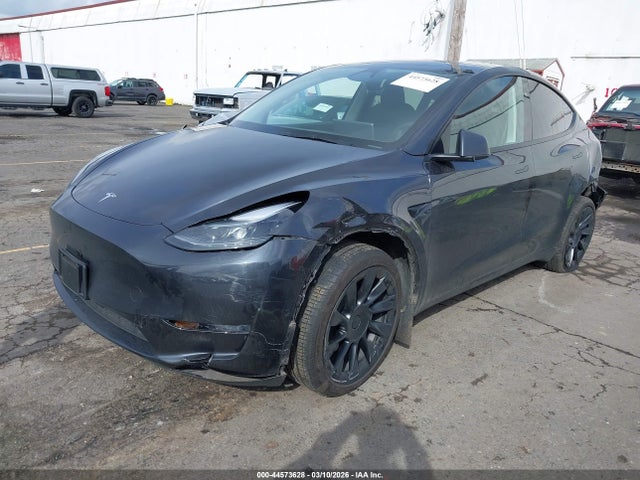 2025 TESLA MODEL Y 7SAYGDEE6SF270321 Photo 1