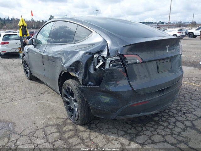 2025 TESLA MODEL Y 7SAYGDEE6SF270321 Photo 2