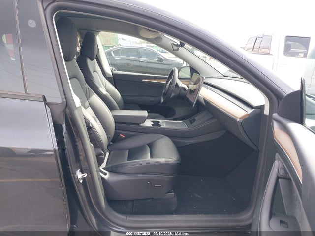 2025 TESLA MODEL Y 7SAYGDEE6SF270321 Photo 4