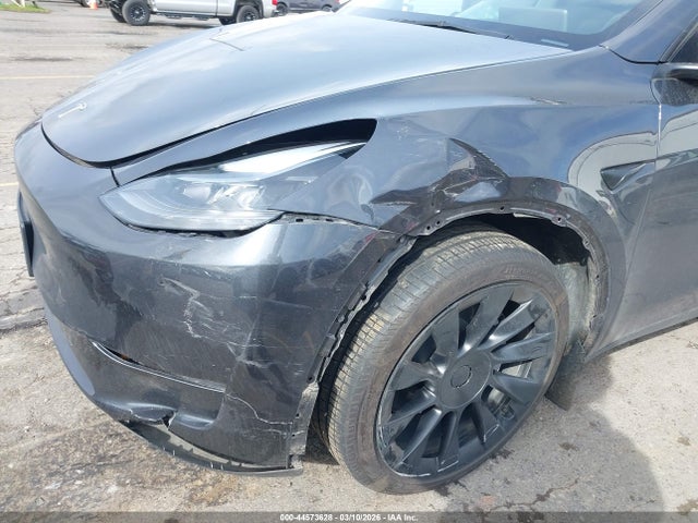 2025 TESLA MODEL Y 7SAYGDEE6SF270321 Photo 5