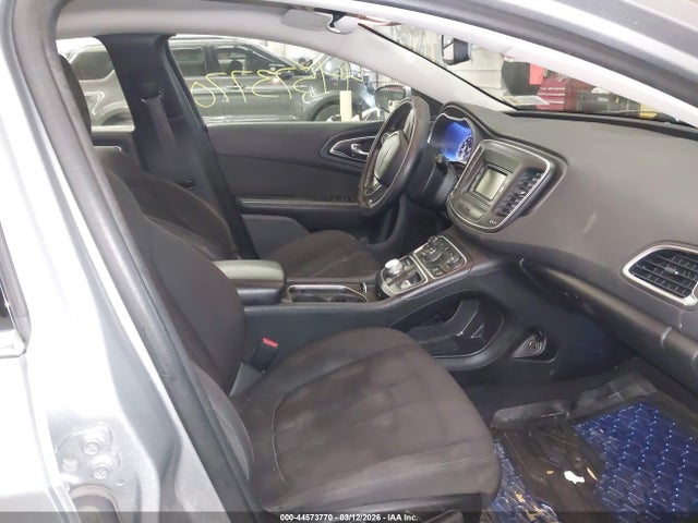 2015 Chrysler 200 Limited მანქანა იყიდება აუქციონზე, vin: 1C3CCCAB3FN547060, აუქციონის ნომერი: 44573770