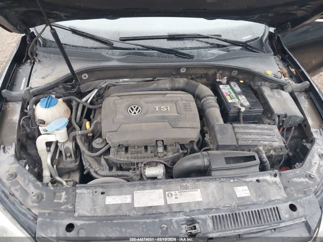 1VWBT7A33EC050492 Volkswagen Passat 1.8t Se