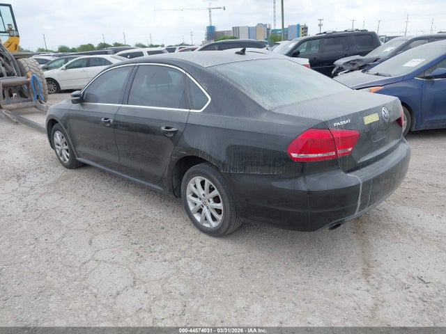 1VWBT7A33EC050492 Volkswagen Passat 1.8t Se