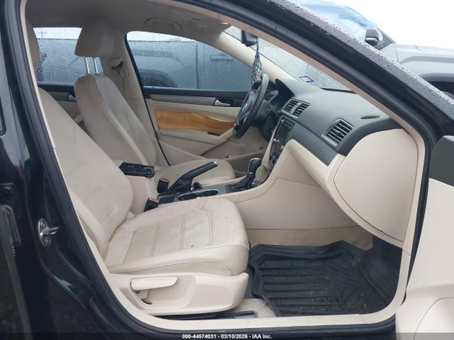 1VWBT7A33EC050492 Volkswagen Passat 1.8t Se