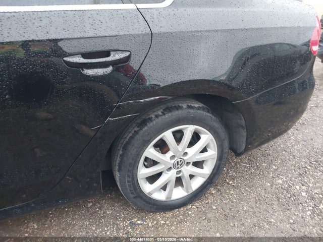 1VWBT7A33EC050492 Volkswagen Passat 1.8t Se