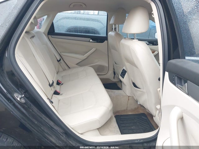 1VWBT7A33EC050492 Volkswagen Passat 1.8t Se
